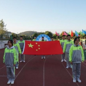 挥洒汗水 舞动青春 ——巢湖市新华学校成功举办第九届秋季田径运动会