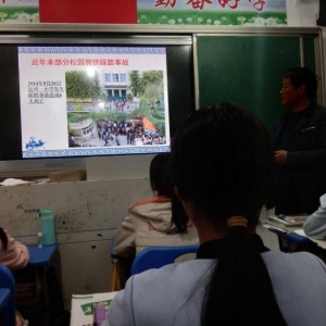 黄山中学组织开展防踩踏安全宣传教育活动
