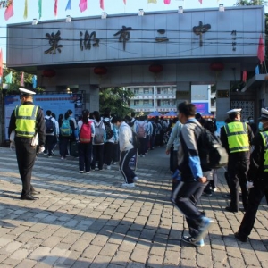 没有一个寒假如此漫长，没有一次返学如此瞩目！今天，巢湖高三终于开学了！