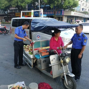 联查骑路菜市 环境清理整治