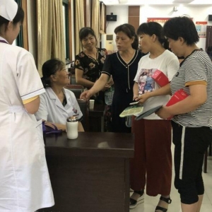 卧牛山街道贾塘社区开展妇女健康咨询体检活动