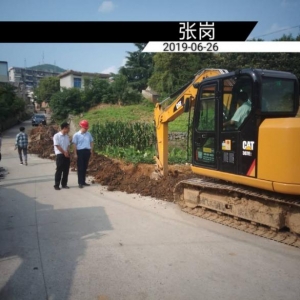 巢湖市卧牛山街道组织查看贾塘、伍贾社区居民供水改造工程