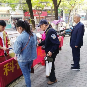 卧牛山街道西河街社区开展&quot;环保宣传&quot;科普进社区活动