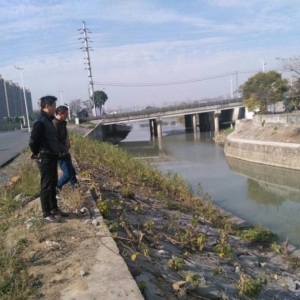 贾塘社区积极落实河长制，开展河长巡查工作