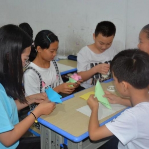 又见巢湖学院社区建设服务考察团 这里的孩子们很开心