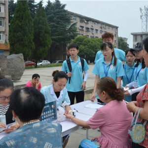 巢湖学院社区建设考察服务团-兴巢社区义诊